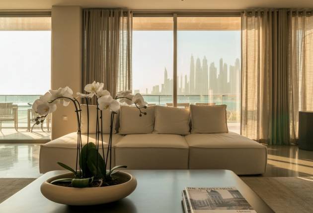 a-photograph-of-a-luxurious-open-plan-li_veN2WCD8QTiVinPdeYLQnQ_zlUKcMinTg2dpQ_oQo-Aqg a-photograph-of-a-luxurious-open-plan-li_veN2WCD8QTiVinPdeYLQnQ_zlUKcMinTg2dpQ_oQo-Aqg